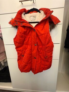 GreenTea Bright Red Puffer Vest with Faux Fur Trim